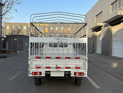 東風(fēng)小康國(guó)六3.2米倉(cāng)柵式運(yùn)輸車(chē) 城市與城鄉(xiāng)道路貨運(yùn)的可靠伙伴